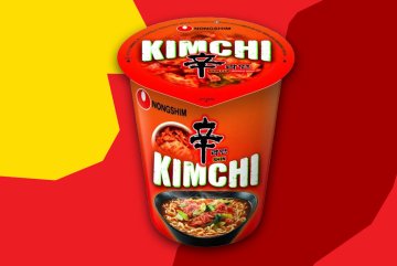 Nongshim Kimchi Ramen extra pálivé instantní nudle s příchutí kimchi v kelímku, 75 g